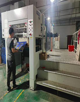 自動(dong)紮盒機(ji)