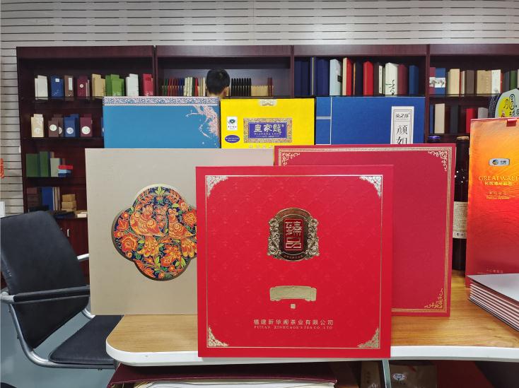 酒類包裝(zhuang)盒常用的包(bāo)裝樣式有哪(nǎ)些？如何酒盒(he)設計？